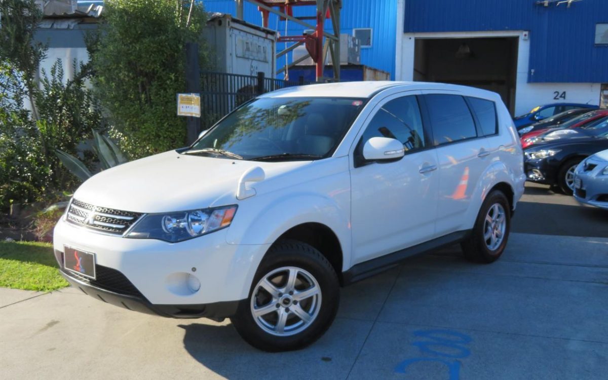 2011 Mitsubishi Outlander 20M 7 SEATER CarFinance2U