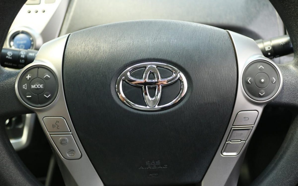 2014 Toyota Prius Alpha S / Facelift - CarFinance2U
