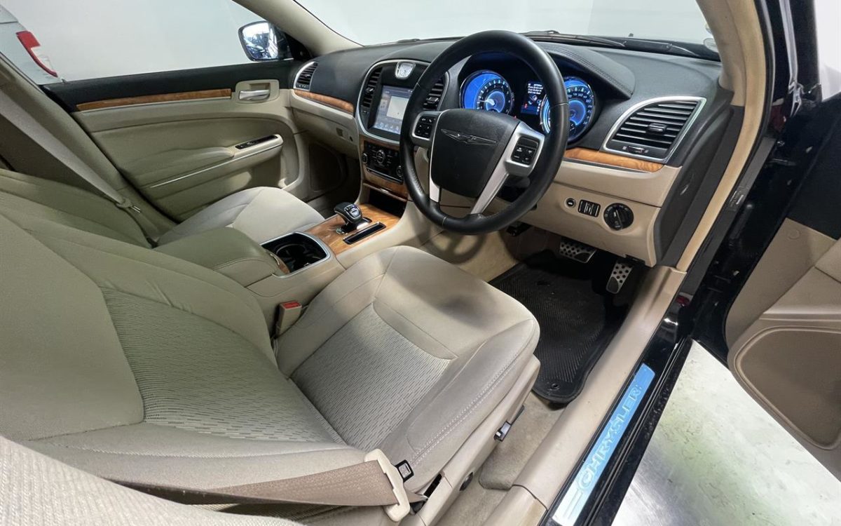 Car Finance 2014 Chrysler 300c-1696019