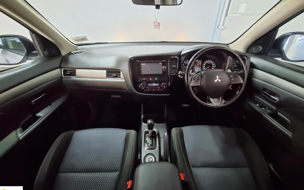 Car Finance 2016 Mitsubishi Outlander-1832129