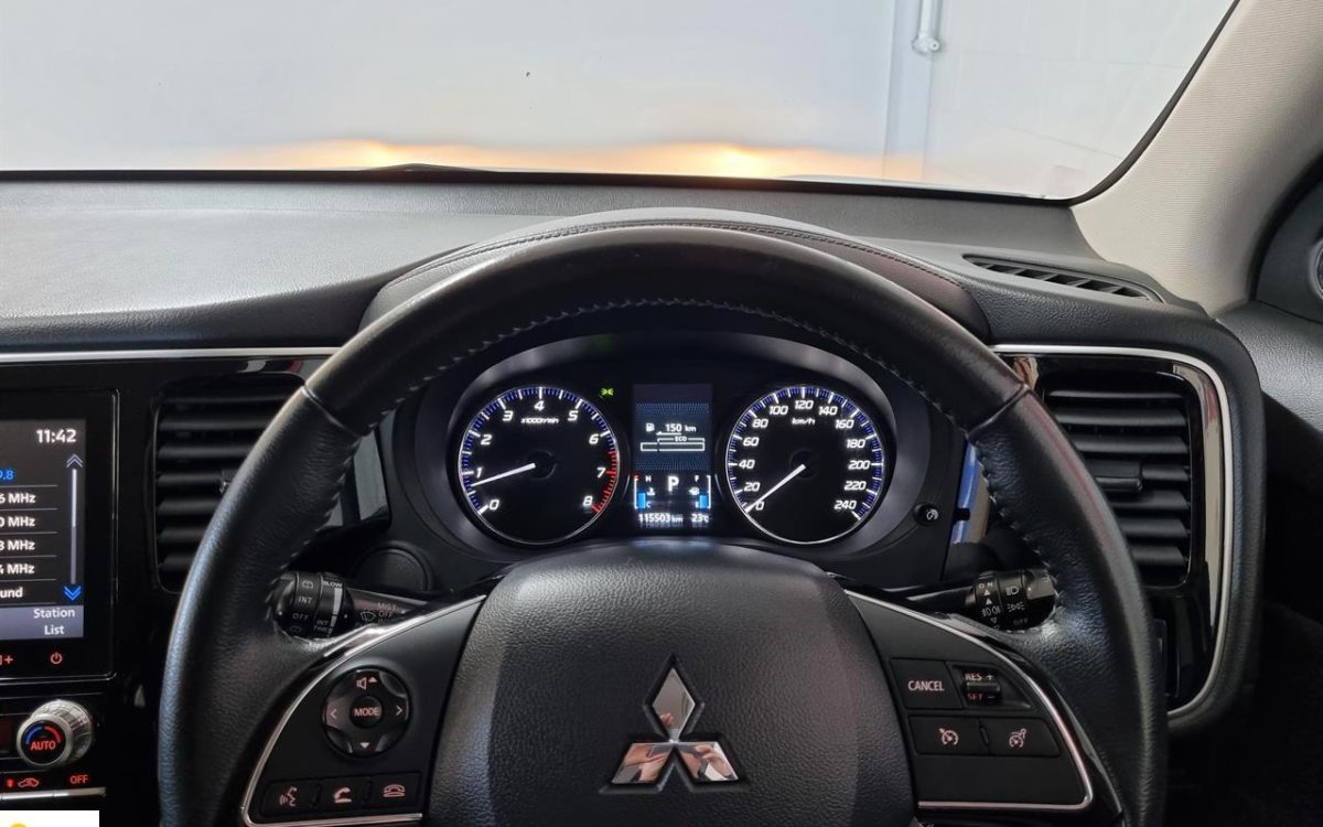 Car Finance 2020 Mitsubishi Outlander-1813013