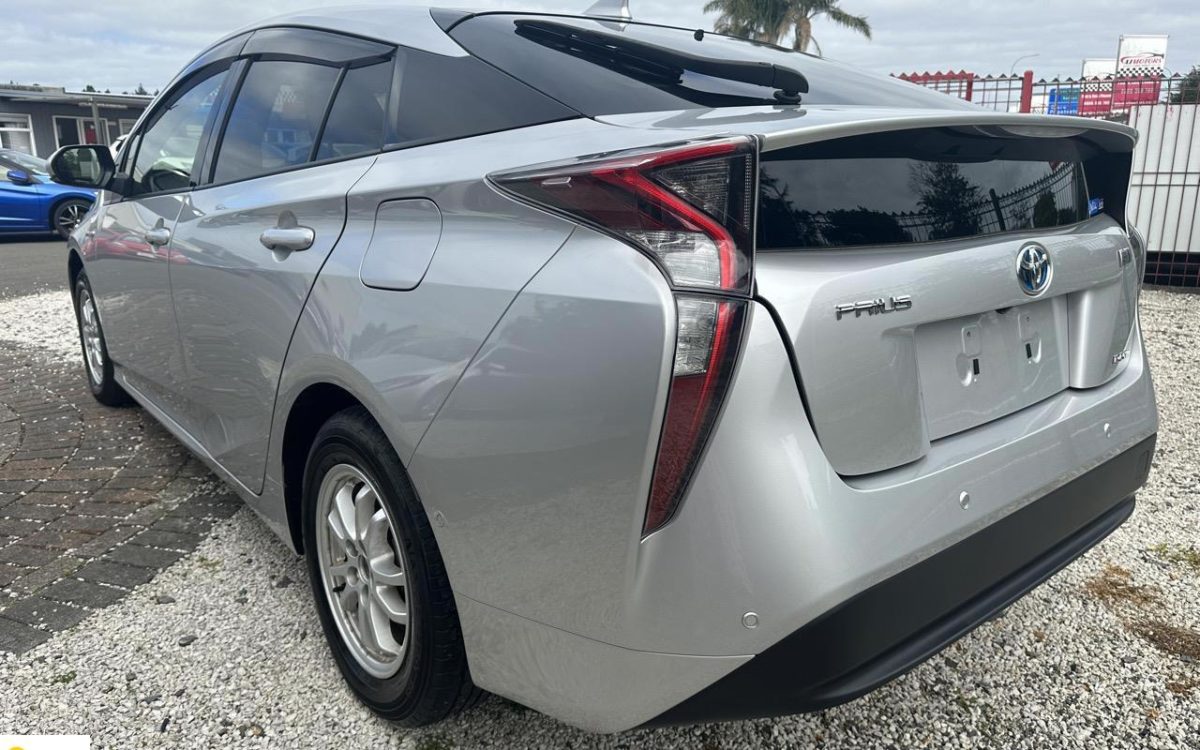 Car Finance 2018 Toyota Prius-1842667