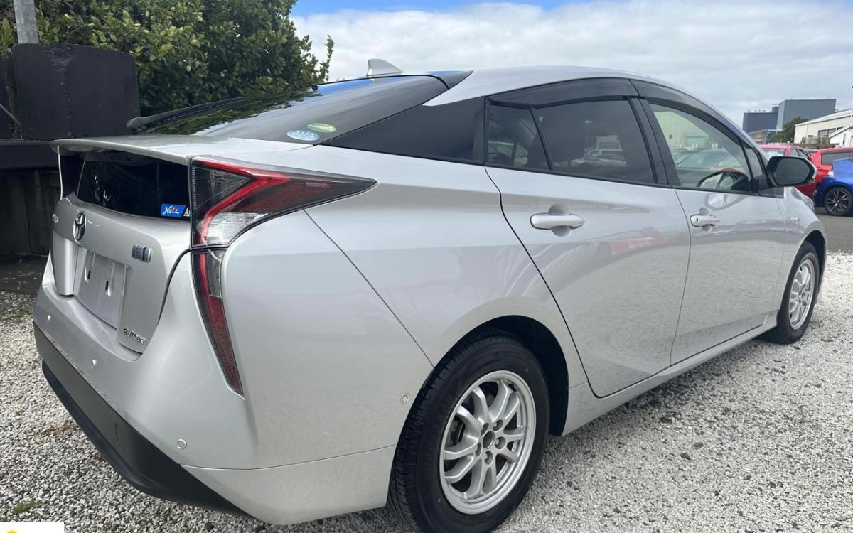 Car Finance 2018 Toyota Prius-1842677